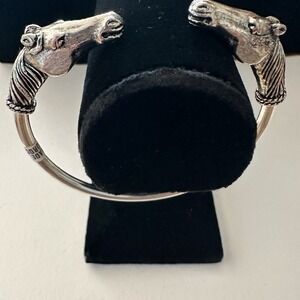Gorgeous horse head cuff style bracelet, silver color